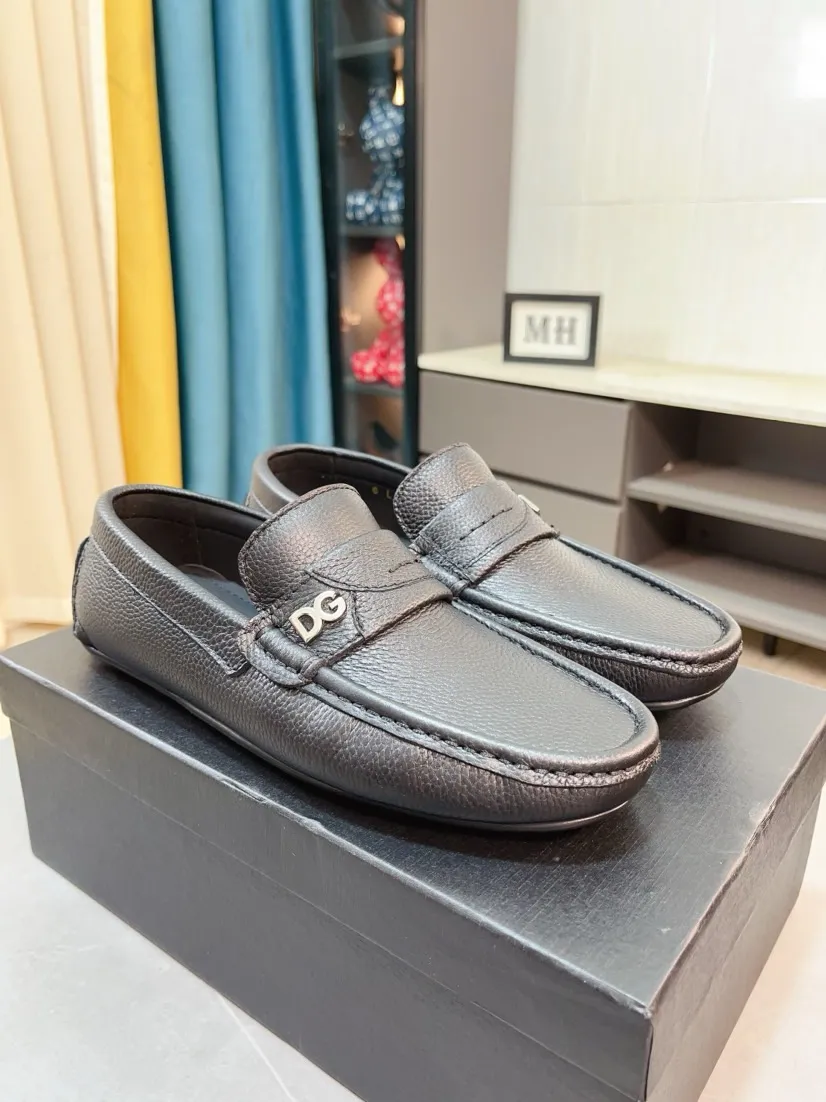 Men's men's shoes💰458🌸🌸[Dolce&Gabbana] DG new men's fashionable casual slip-on shoes Peas shoes🇨🇳Official website original 1:1 mold opening, original order quality 💯Fine workmanship, high-end luxury☘The first layer is made of imported Italian cowhide🌴The first layer of sheepskin lining🍓Rubber wear-resistant and non-slip outsole, comfortable to wear🍍Versatile style, the first choice for high-class men🍉Black available! Code number 38-44